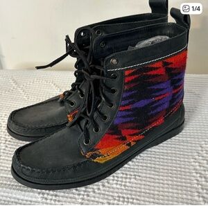 Pendelton x Anthropologie 2568 leather and pendelton wool Samosaboots size 7.5